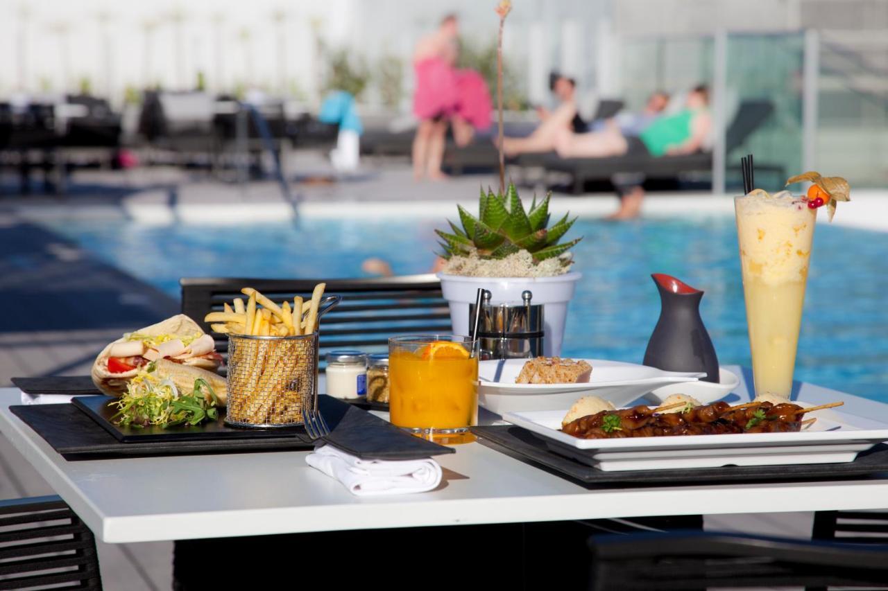 โรงแรมอีปิก ซานา ลิสบัว ลิสบอน ภายนอก รูปภาพ Poolside dining at the hotel