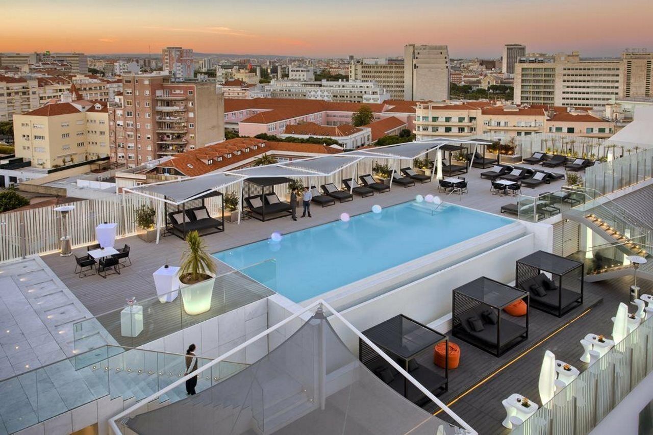 โรงแรมอีปิก ซานา ลิสบัว ลิสบอน ภายนอก รูปภาพ The hotel's rooftop pool